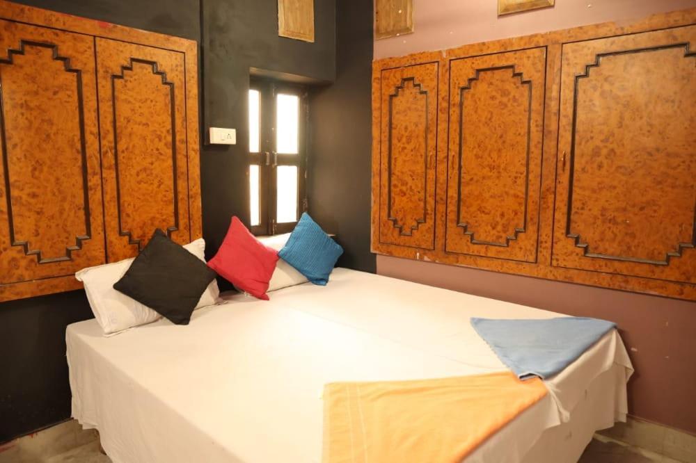 Santkripa Backpackers 400 Mtr From Railway Station Vandrarhem Jodhpur  Exteriör bild